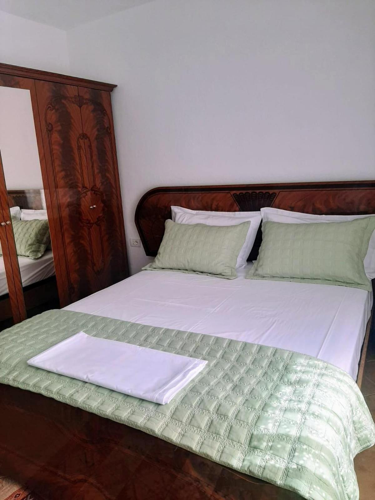 Vangert Apartment Берат Екстер'єр фото